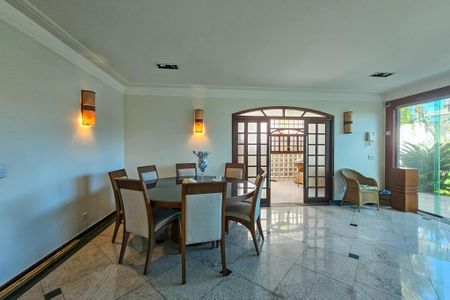 Casa para alugar com 300m², 3 quartos e 5 vagasSala