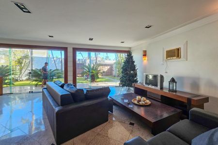 Casa para alugar com 300m², 3 quartos e 5 vagasSala