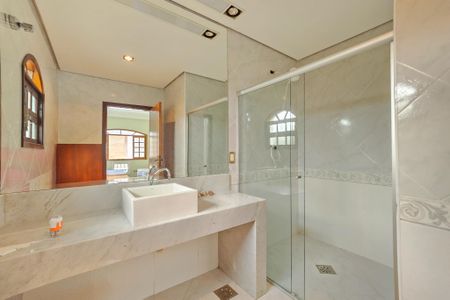 Casa para alugar com 300m², 3 quartos e 5 vagasBanheiro da suíte 2