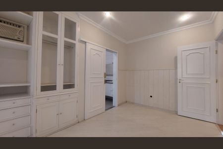 Casa à venda com 517m², 5 quartos e 8 vagas Casa à venda com 517m², 5 quartos e 8 vagasSuíte 3