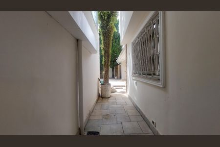 Casa à venda com 517m², 5 quartos e 8 vagas Casa à venda com 517m², 5 quartos e 8 vagasCorredor