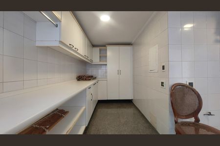 Casa à venda com 517m², 5 quartos e 8 vagas Casa à venda com 517m², 5 quartos e 8 vagasÁrea de Serviço