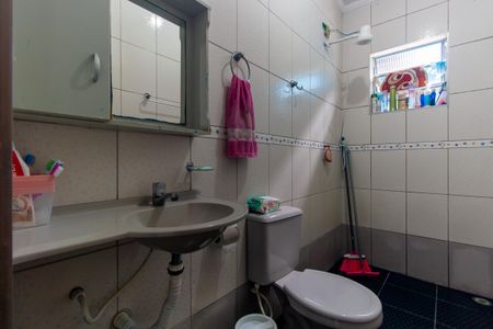 Casa à venda com 185m², 4 quartos e 4 vagas Casa à venda com 185m², 4 quartos e 4 vagasEdícula - Banheiro