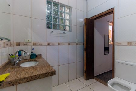 Casa à venda com 185m², 4 quartos e 4 vagas Casa à venda com 185m², 4 quartos e 4 vagasBanheiro da Suíte