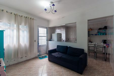 Casa à venda com 185m², 4 quartos e 4 vagas Casa à venda com 185m², 4 quartos e 4 vagasEdícula - Sala