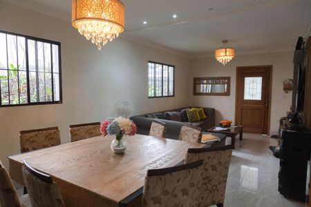 Casa à venda com 380m², 4 quartos e 4 vagasSala de Jantar