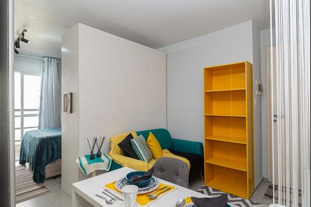 Sala de kitnet/studio para alugar com 1 quarto, 28m² em Consolação, São Paulo