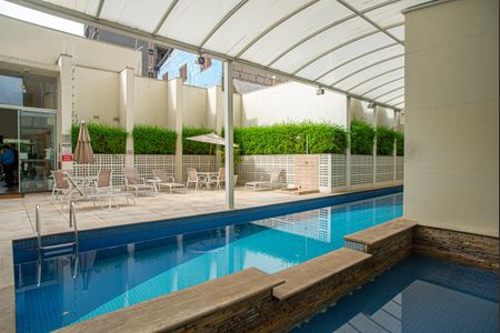 Studio à venda com 28m², 1 quarto e 1 vaga Studio à venda com 28m², 1 quarto e 1 vagaÁrea comum - Piscina
