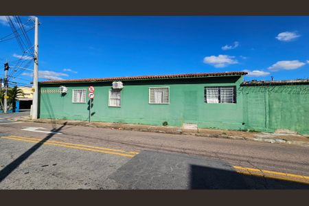 Casa à venda com 280m², 3 quartos e 2 vagasFachada