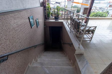 Casa à venda com 176m², 3 quartos e 2 vagasEscada Externa