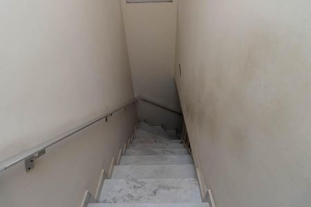 Casa à venda com 176m², 3 quartos e 2 vagasEscada