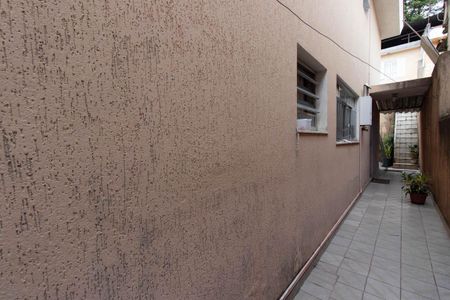 Casa à venda com 176m², 3 quartos e 2 vagasCorredor externo