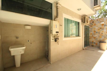 Casa de condomínio à venda com 318m², 5 quartos e 4 vagasÁrea de serviço