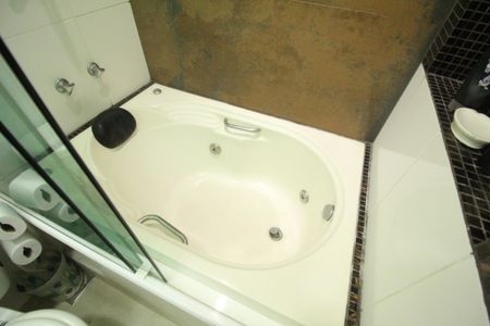 Casa de condomínio à venda com 318m², 5 quartos e 4 vagasBanheiro da suíte 3