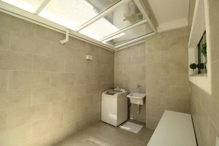 Casa de condomínio à venda com 318m², 5 quartos e 4 vagasÁrea de serviço