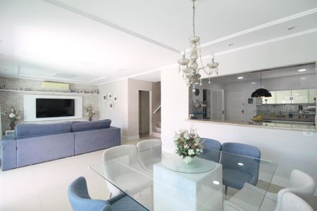 Sala de casa de condomínio à venda com 5 quartos, 318m² em Pechincha, Rio de Janeiro