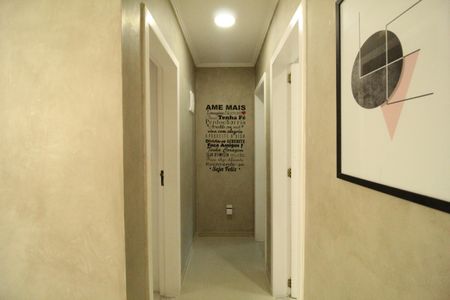 Casa de condomínio à venda com 318m², 5 quartos e 4 vagasCorredor do segundo andar