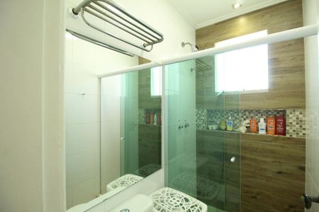 Casa de condomínio à venda com 318m², 5 quartos e 4 vagasBanheiro da suíte 2