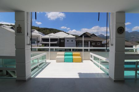 Casa de condomínio à venda com 318m², 5 quartos e 4 vagasVaranda