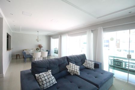 Casa de condomínio à venda com 318m², 5 quartos e 4 vagasSala