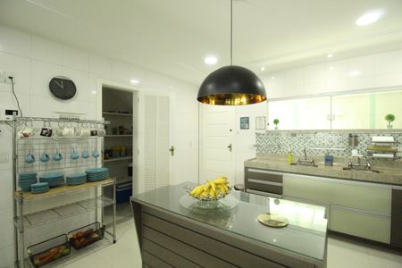 Casa de condomínio à venda com 318m², 5 quartos e 4 vagasCozinha