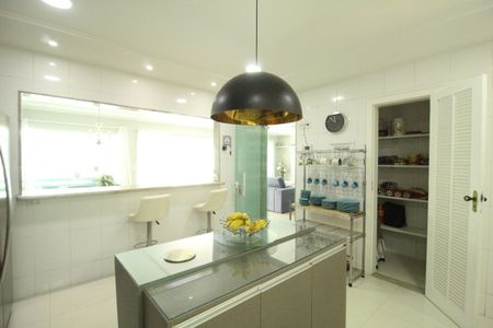 Casa de condomínio à venda com 318m², 5 quartos e 4 vagasCozinha