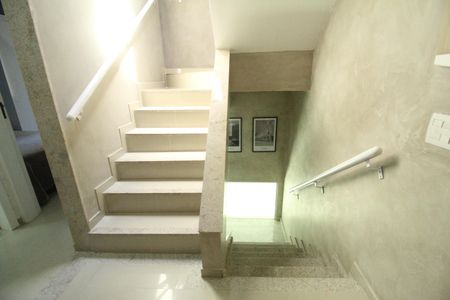 Casa de condomínio à venda com 318m², 5 quartos e 4 vagasHall do segundo andar