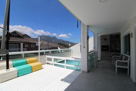 Casa de condomínio à venda com 318m², 5 quartos e 4 vagasVaranda