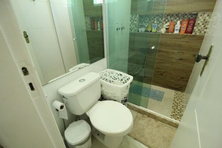 Casa de condomínio à venda com 318m², 5 quartos e 4 vagasBanheiro da suíte 2