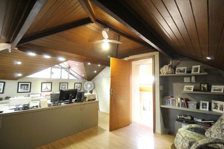 Casa de condomínio à venda com 318m², 5 quartos e 4 vagasSótão