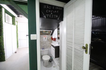 Casa de condomínio à venda com 318m², 5 quartos e 4 vagasGaragem - Banheiro