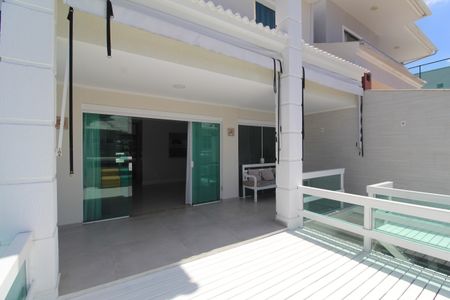 Casa de condomínio à venda com 318m², 5 quartos e 4 vagasVaranda