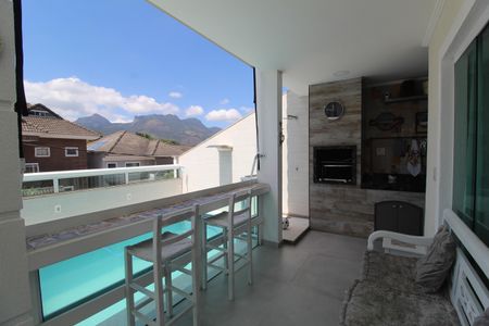 Casa de condomínio à venda com 318m², 5 quartos e 4 vagasVaranda