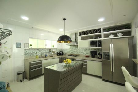 Casa de condomínio à venda com 318m², 5 quartos e 4 vagasCozinha