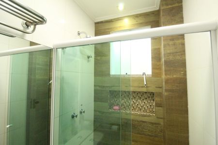 Casa de condomínio à venda com 318m², 5 quartos e 4 vagasBanheiro da suíte 1