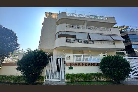 Apartamento à venda com 114m², 3 quartos e 2 vagas Apartamento à venda com 114m², 3 quartos e 2 vagasFachada