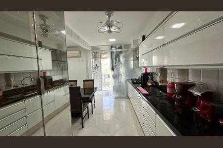 Apartamento à venda com 114m², 3 quartos e 2 vagas Apartamento à venda com 114m², 3 quartos e 2 vagasCozinha