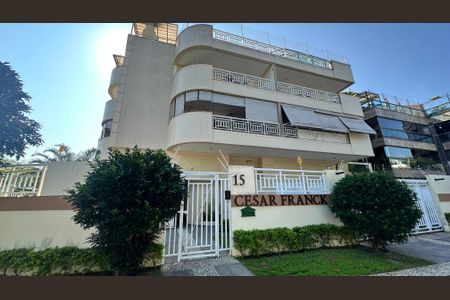 Apartamento à venda com 114m², 3 quartos e 2 vagas Apartamento à venda com 114m², 3 quartos e 2 vagasFachada