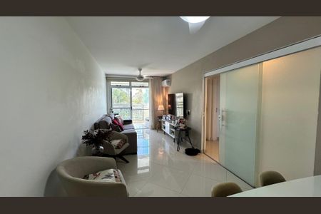Apartamento à venda com 114m², 3 quartos e 2 vagas Apartamento à venda com 114m², 3 quartos e 2 vagasSala