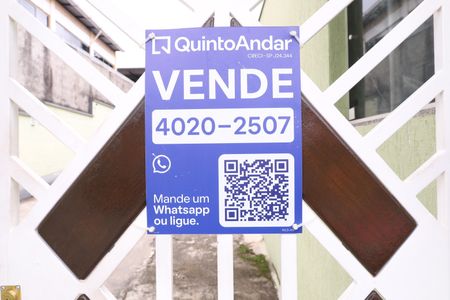 Casa de condomínio à venda com 59m², 2 quartos e 1 vagaPlaca instalada no portão do condomínio