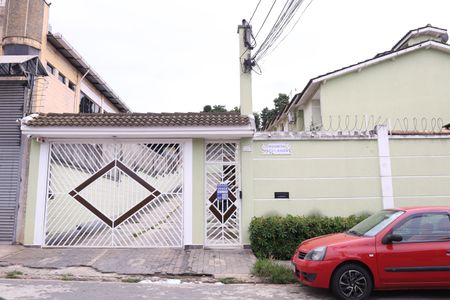Casa de condomínio à venda com 59m², 2 quartos e 1 vagaFachada do condomínio - Placa instalada no portão 