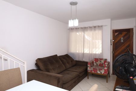 Casa de condomínio à venda com 59m², 2 quartos e 1 vagaSala