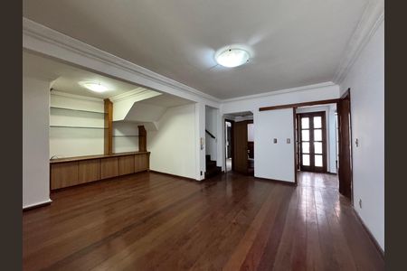 Casa para alugar com 320m², 4 quartos e 1 vagaSala