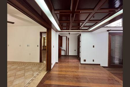 Casa para alugar com 320m², 4 quartos e 1 vagaSala
