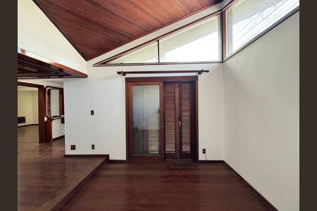 Casa para alugar com 320m², 4 quartos e 1 vagaSala
