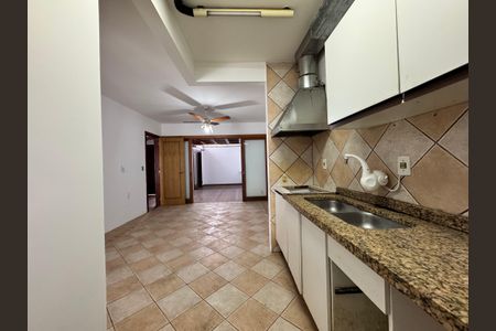Casa para alugar com 320m², 4 quartos e 1 vagaCozinha