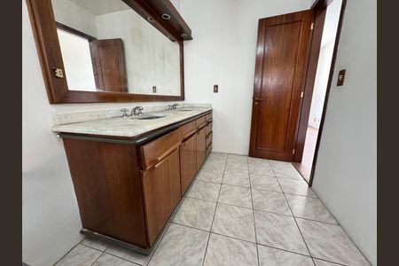 Casa para alugar com 320m², 4 quartos e 1 vagaBanheiro Suíte