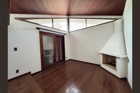 Casa para alugar com 320m², 4 quartos e 1 vagaSala