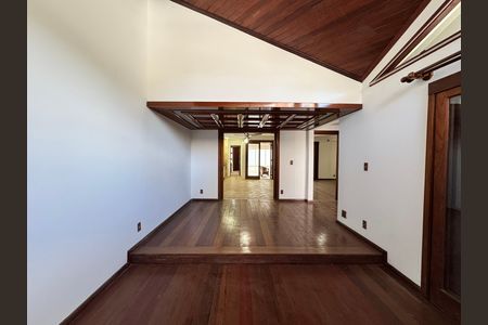 Casa para alugar com 320m², 4 quartos e 1 vagaSala