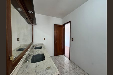 Casa para alugar com 320m², 4 quartos e 1 vagaBanheiro Suíte